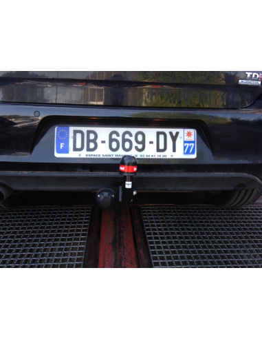 Attelage Col de cygne (RDAO) BOSAL
Faisceau spécifique 13 broches aux normes constructeur AMD JAEGER