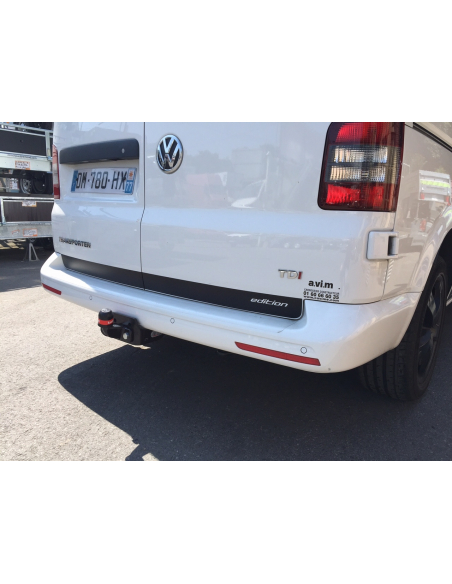 Attelage Classique avec platine BOSAL
Faisceau spécifique 13 broches aux normes constructeur AMD JAEGER