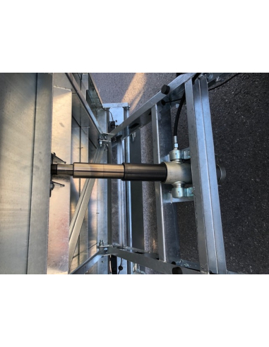 Remorque benne 1 essieu roues dessous...