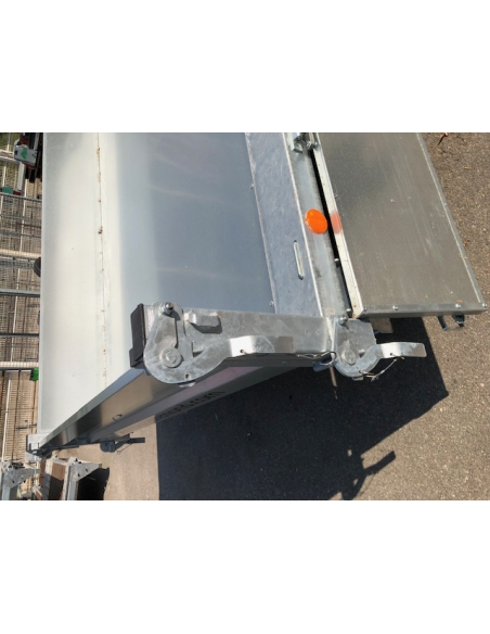 Remorque tri-benne 2 essieux roues dessous