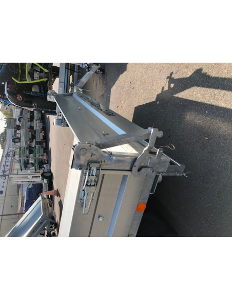 Remorque tri-benne 2 essieux roues dessous