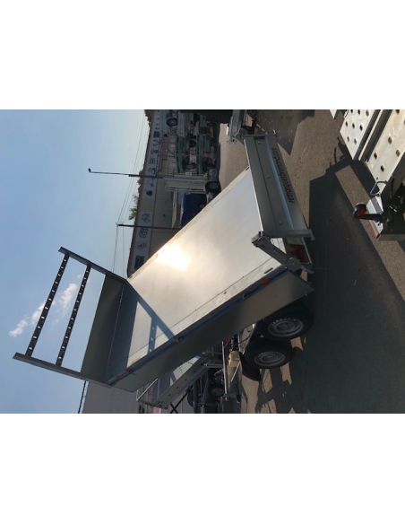 Remorque tri-benne 2 essieux roues dessous