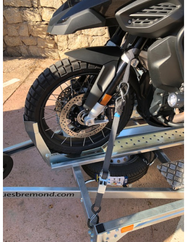 Porte-moto PMB 751 - Kit sangles HD + Bloque-roue Acebikes + Coffre de rangement + Roue de secours (option) Porte-moto PMB 751 - Kit sangles HD + Bloque-roue Acebikes + Coffre de rangement + Roue de secours (option)