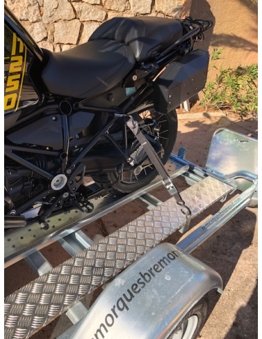 Porte-moto PMB 751 - Kit sangles HD + Bloque-roue Acebikes + Coffre de rangement + Roue de secours (option) Porte-moto PMB 751 - Kit sangles HD + Bloque-roue Acebikes + Coffre de rangement + Roue de secours (option)