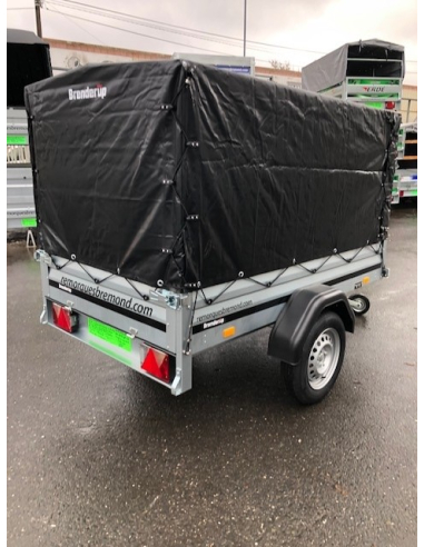 Le pack comprend la remorque BREDERUP 1205S, la bâche haute de 80 cm et la roue jockey
